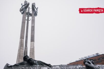 Zdjęcie: Gdańsk pamięta / złożenie kwiatów pod pomnikiem Poległych Stoczniowców 1970
