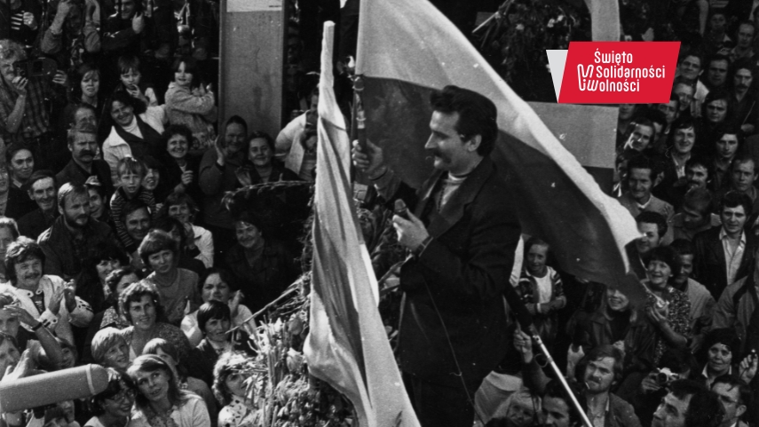 Lech Wałęsa ogłasza z Bramy nr 2 podpisanie porozumienia z rządem i zakończenie strajku, 31 sierpnia 1980