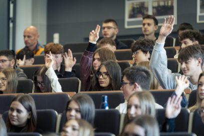 Zdjęcie: Między oceną a zrozumieniem