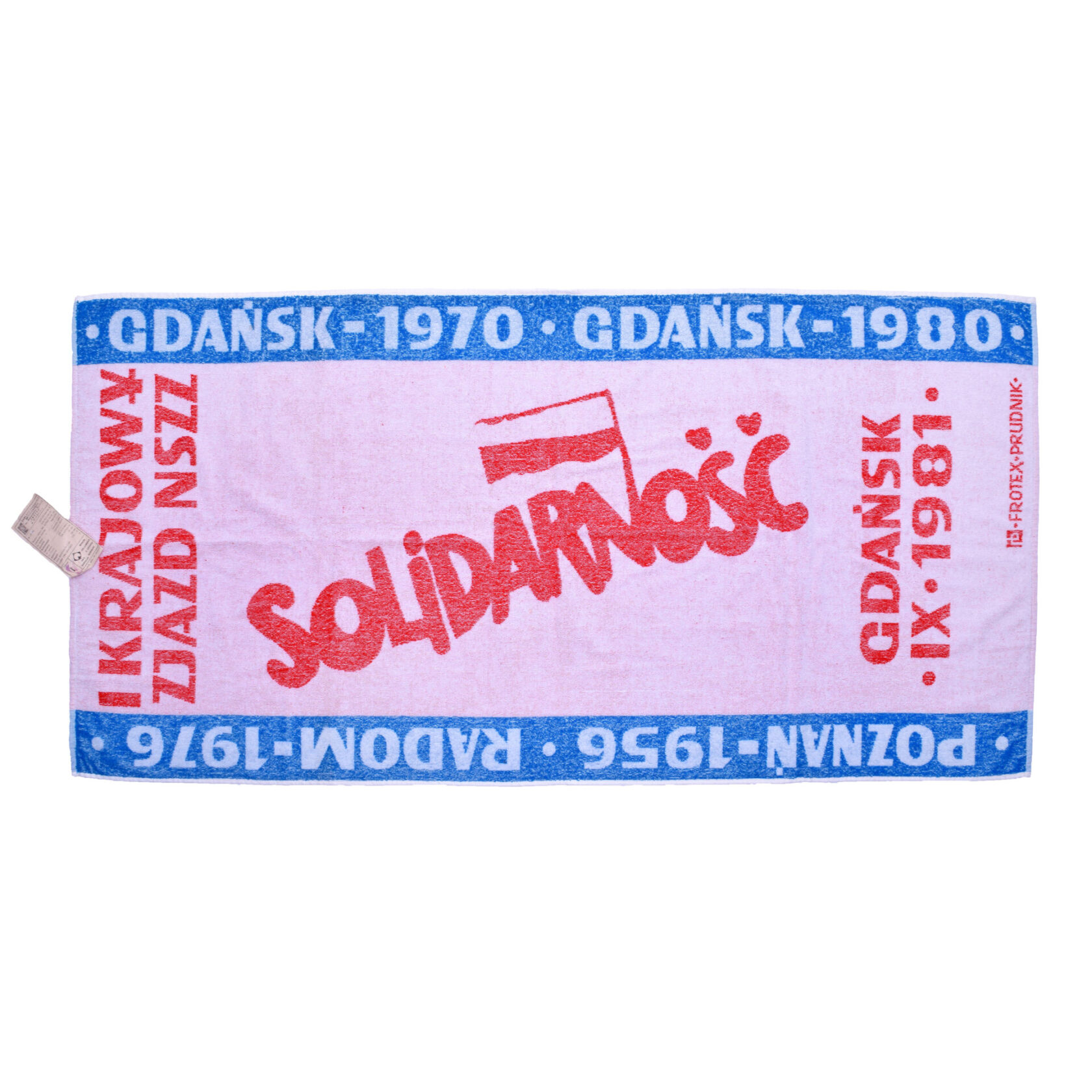 Ręcznik z wzorowanym na projekcie Jerzego Janiszewskiego logiem „Solidarność”, datami „polskich miesięcy” z okresu PRL oraz napisem „I Krajowy Zjazd NSZZ «Solidarność» Gdańsk IX 1981”, projekt: Zbigniew Cwynar, 1981 / zbiory ECS